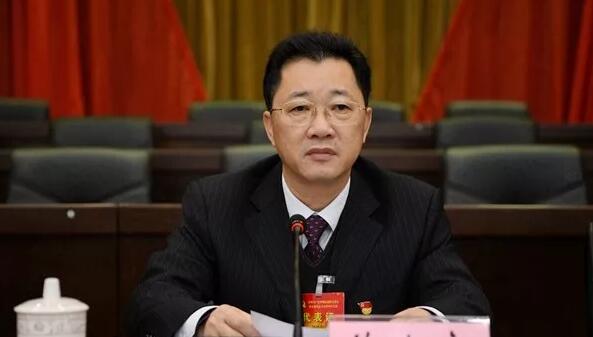 藍(lán)啟章簡歷：河池市政協(xié)副主席藍(lán)啟章，曾任河池市政府副秘書長、羅城縣委書記、都安縣長
