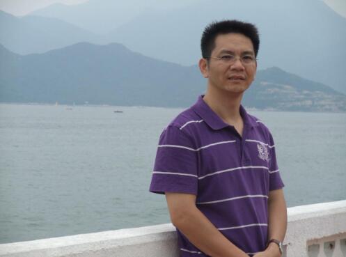 隆廣慶簡歷：南寧師范大學(xué)黨委副書記、校長隆廣慶，曾任南寧師范大學(xué)數(shù)學(xué)統(tǒng)計學(xué)院院長