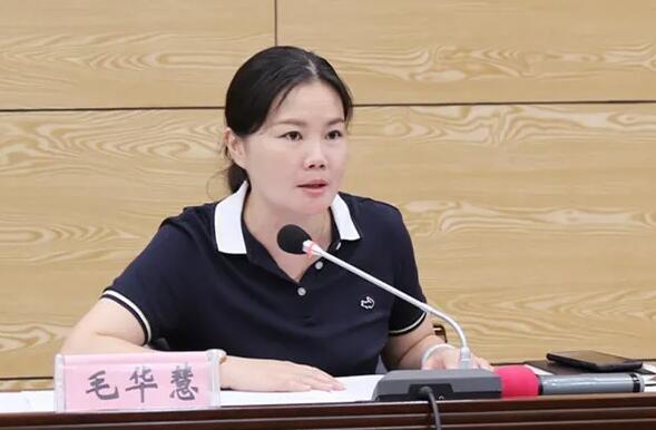 毛華慧簡歷：河池市環(huán)江縣委副書記、縣長毛華慧，曾任河池市投資促進(jìn)局局長、團(tuán)委書記