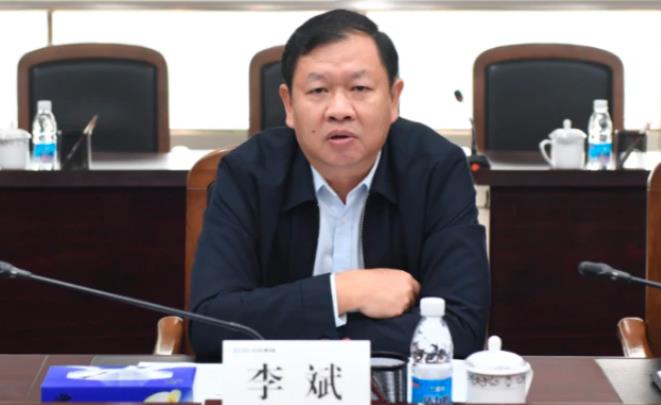 李斌簡(jiǎn)歷：柳州鋼鐵集團(tuán)董事長(zhǎng)李斌，曾任廣西投資集團(tuán)總經(jīng)理、欽州市副市長(zhǎng)