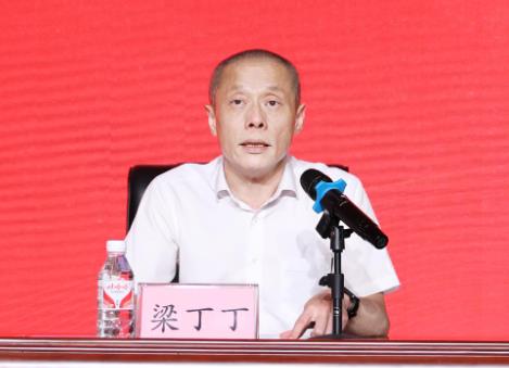 梁丁丁簡(jiǎn)歷：桂林信息科技學(xué)院校長(zhǎng)梁丁丁，曾任賀州學(xué)院黨委書記、桂林電子科技大學(xué)黨委副書記、北海副市長(zhǎng)